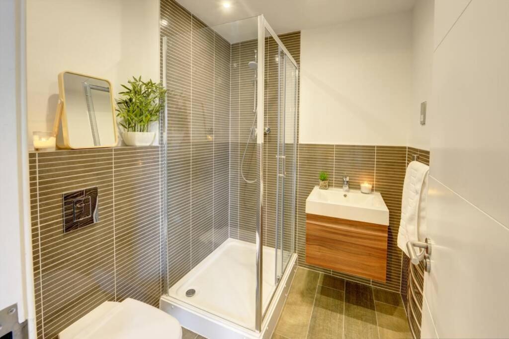 Modern & Stylish 2Br Apartment - Queens House Coventry Exterior photo